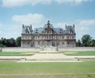 Vista da fachada leste do Chateau de Maisons-Laffitte, construída em 1642-51